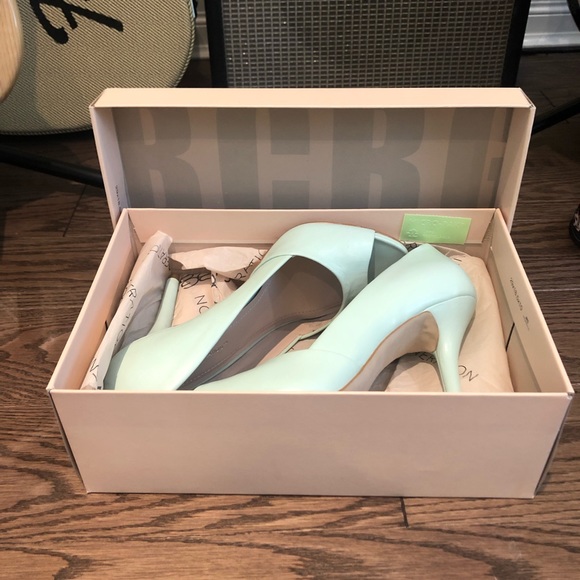 BCBGeneration Peep Toe Heels - NIB      Size 9 - Picture 6 of 8